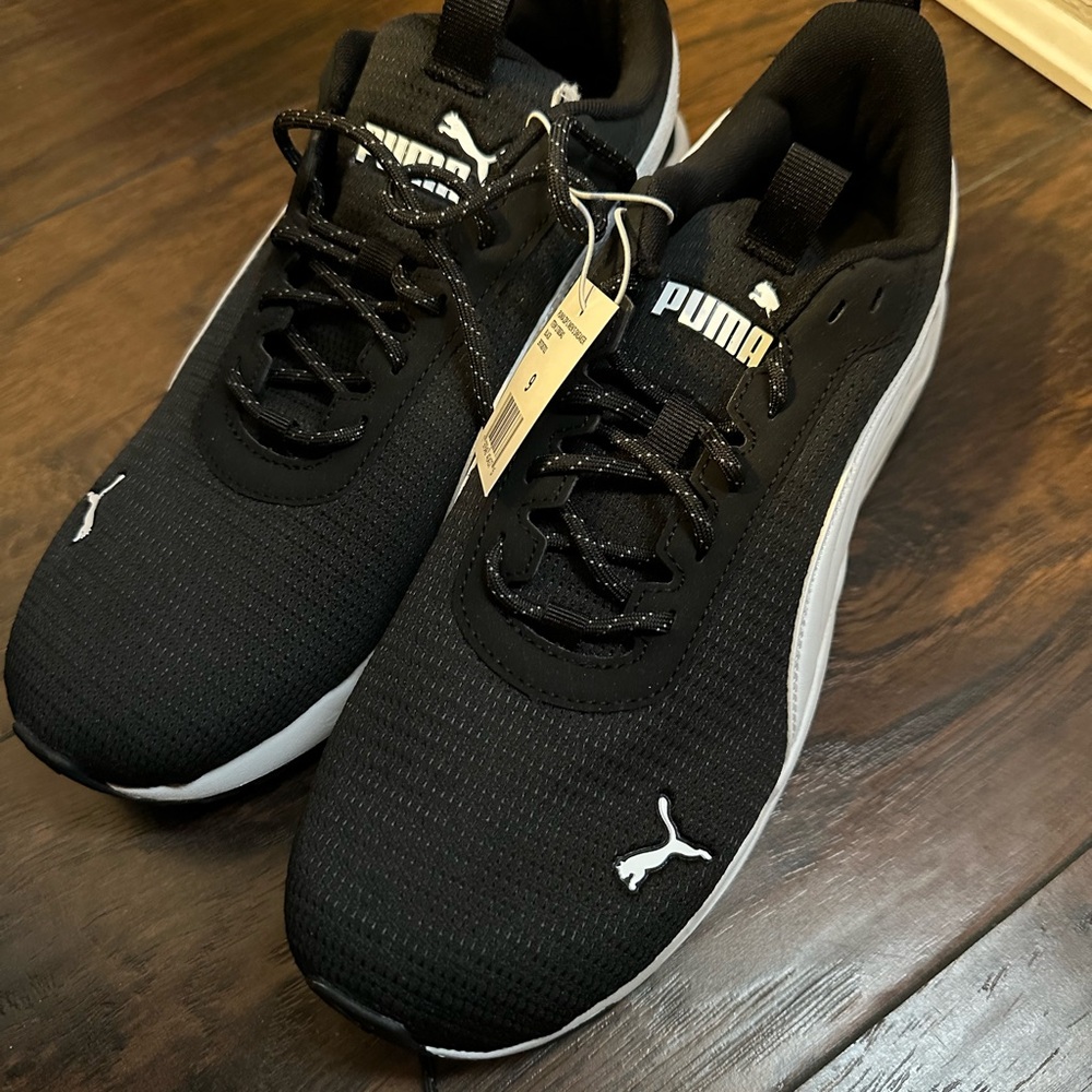 Men’s Puma sneakers (BRAND NEW)